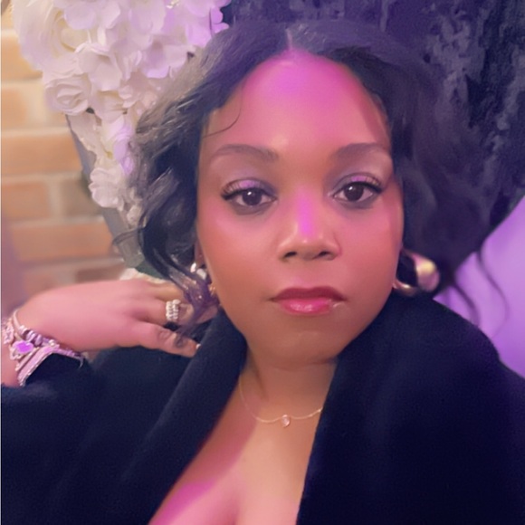 Meet your Posher, Nadia - Picture 1 of 1